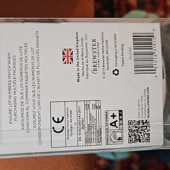 WALL POPS peel and stick wallpaper palm leaves 🍃 - Picture 13 of 15